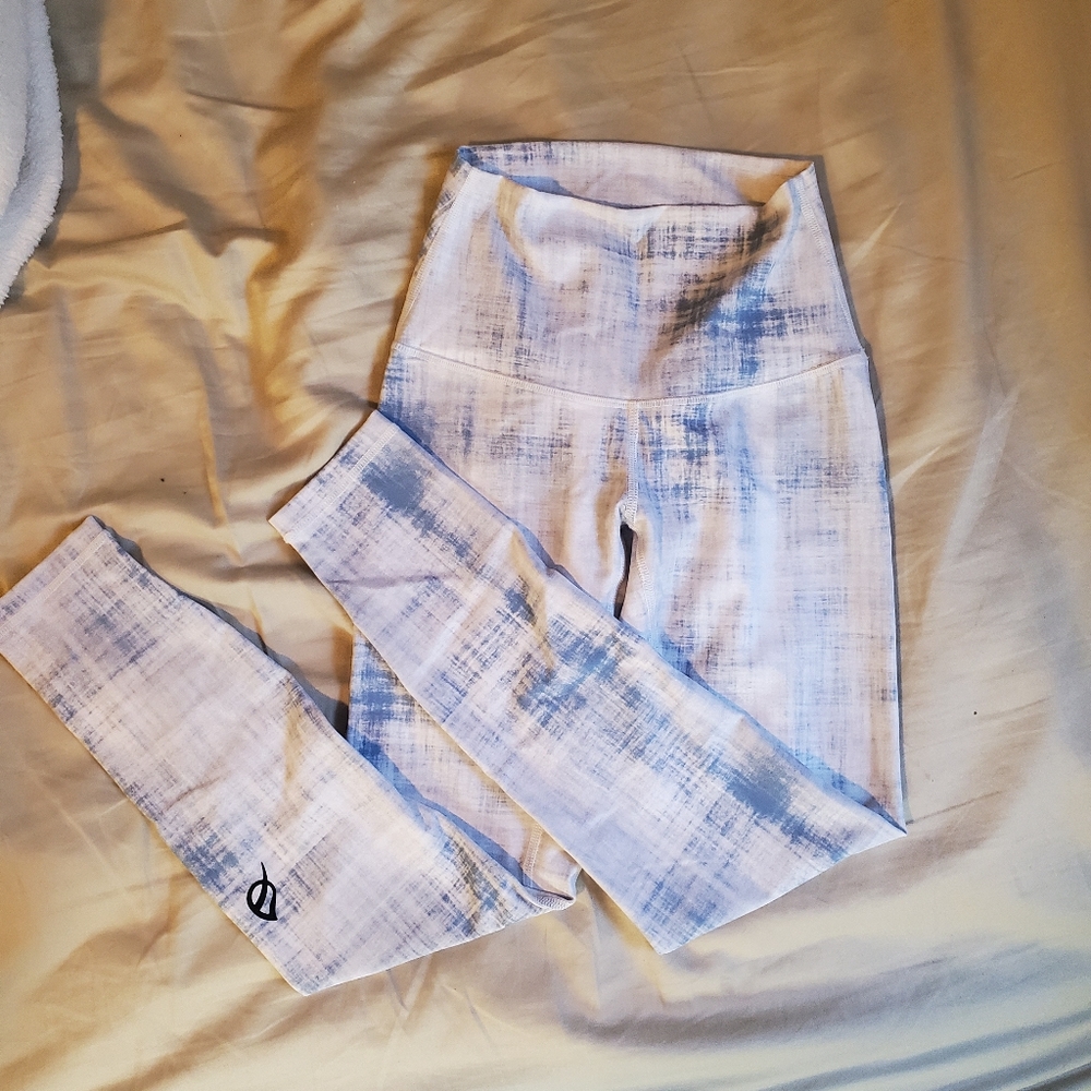P'tula Alainah Allure Leggings in Strokes of Blue